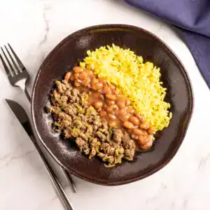 Carne moída com vagem, arroz e feijão carioca