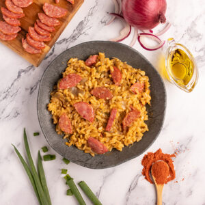 Risoto linguiça calabresa com cebola roxa
