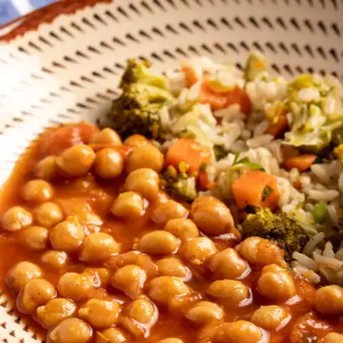 Strogonoff de grão de bico com arroz integral e legumes - Imagem 2