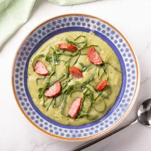 Caldo verde com linguiça calabresa