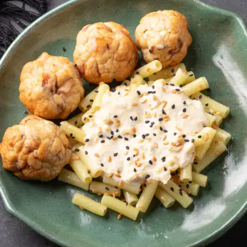 Almondega de frango com bacon e macarrão com creme de milho - Imagem 2