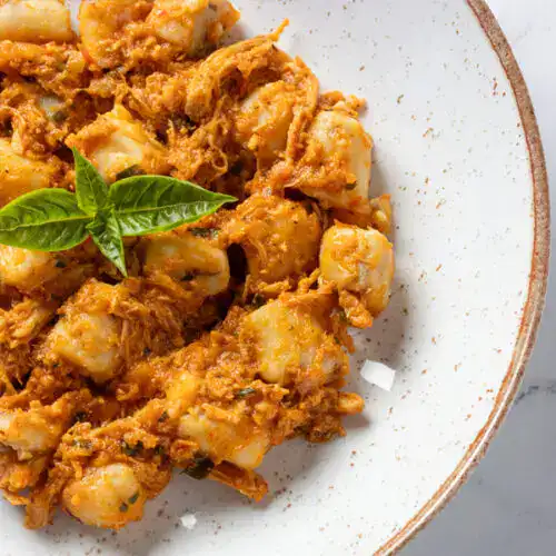 Nhoque de batata doce com frango desfiado ao molho pomodoro - Imagem 2