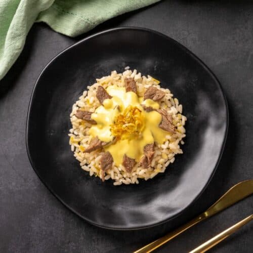 Alcatra ao molho mostarda dijon com risoto de alho poró